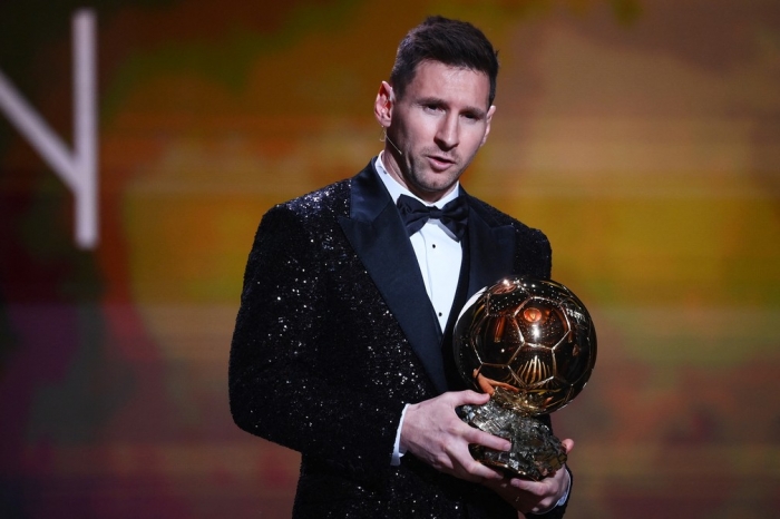 Messi conquista Bola de Ouro pela sétima vez e se isola ainda mais como maior vencedor