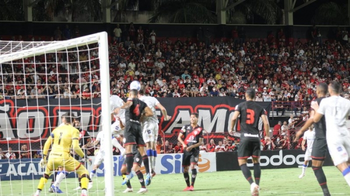 Com gol nos acréscimos, Bahia é derrotado pelo Atlético-GO