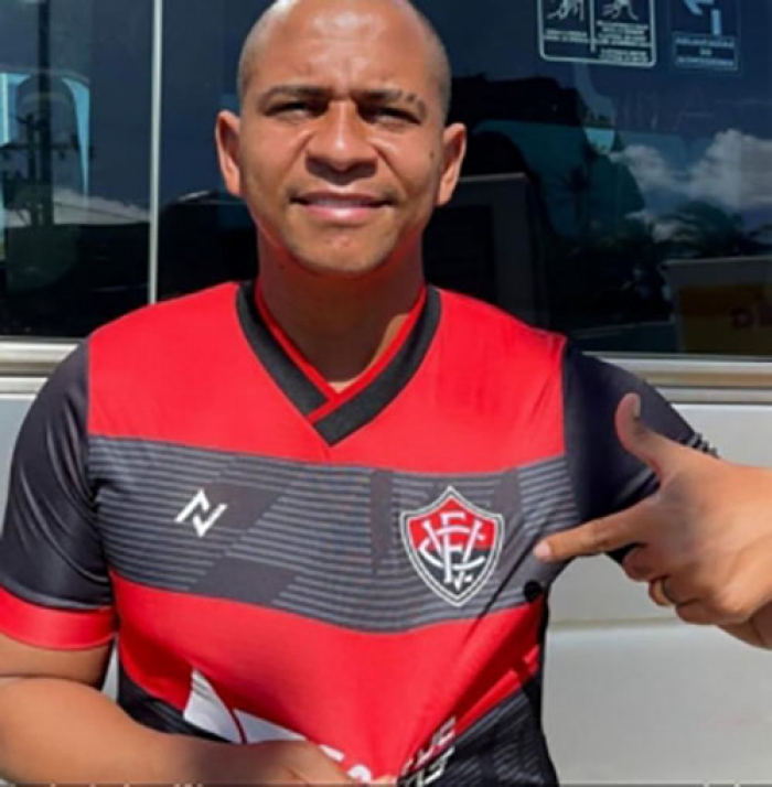 Vitória anuncia rescisão contratual com o atacante Walter