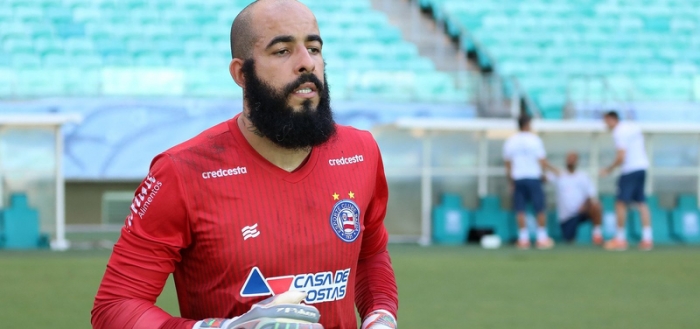 Goleiro do Bahia passará por cirurgia oftalmológica após ataque