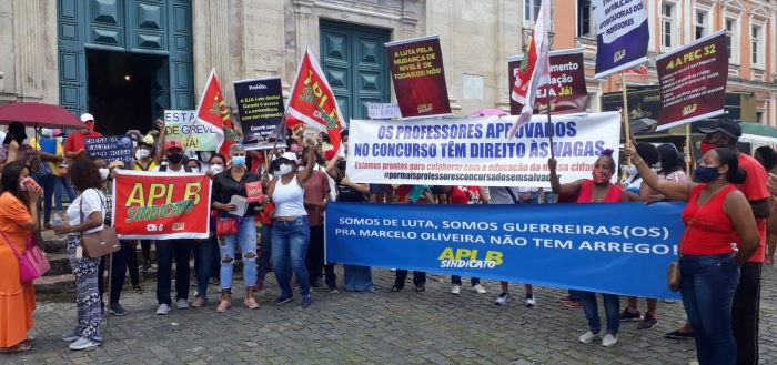 Professores de Salvador aprovam indicativo de greve por reajuste salarial