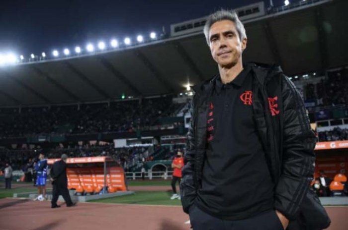 Especulação de volta de Jesus incomoda Paulo Sousa