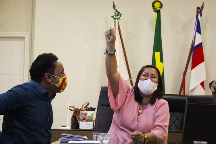 “Sou pé-quente!” declara Suzana Ramos ao receber visita do presidente e técnico da Juazeirense