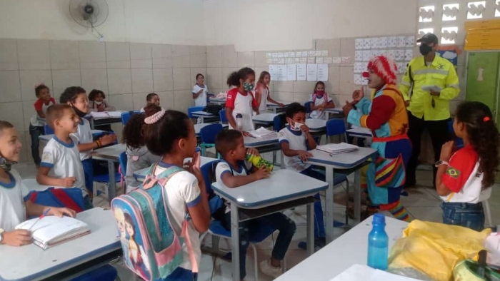 Alunos de escola municipal participam de atividades educativas na Semana Nacional de Trânsito