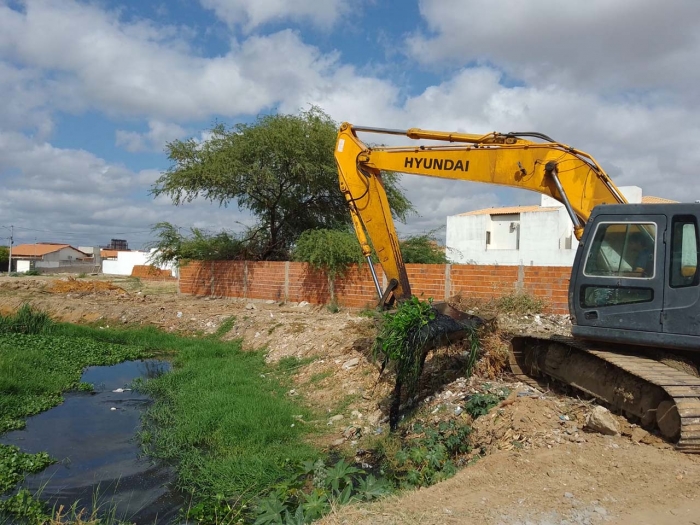 Petrolina intensifica limpeza de canais no último trimestre do ano