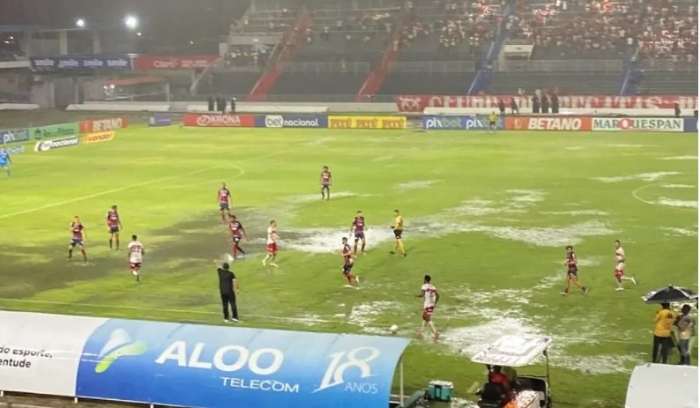 Em jogo aquático, Bahia lava a alma e está na Série A