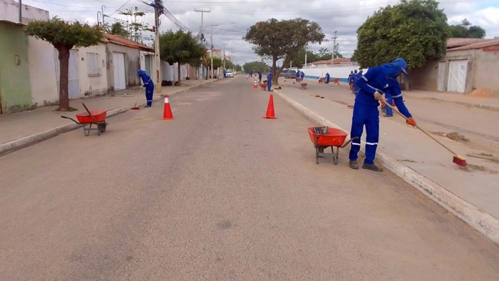 Bairro Pedra Linda recebe mutirão de limpeza para os festejos dos 25 anos da comunidade