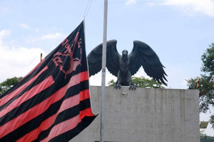 Flamengo: grupo LGBT+ pede indenização milionária por time não usar a camisa 24