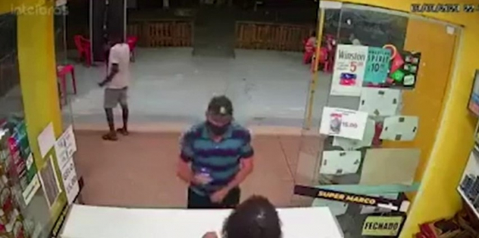 Homem tenta assalto com pistola de cola quente, mas não convence