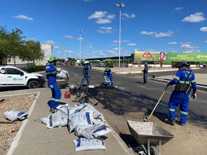 Área externa do Mercado do Produtor de Juazeiro ganha operação tapa-buracos