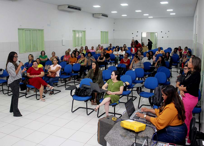 Prefeitura de Juazeiro promove encontro com foco em professores readaptados