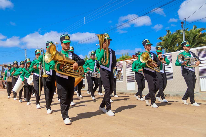 Festa dos Colonos em Itamotinga celebra história de Jesus Cristo em emocionante desfile cívico