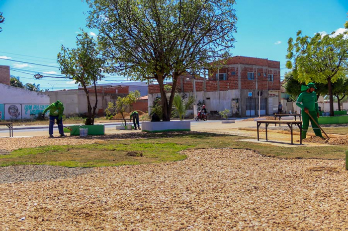 Praça do bairro Piranga começa a ganhar novo visual com repaginação realizada pela Prefeitura de Juazeiro