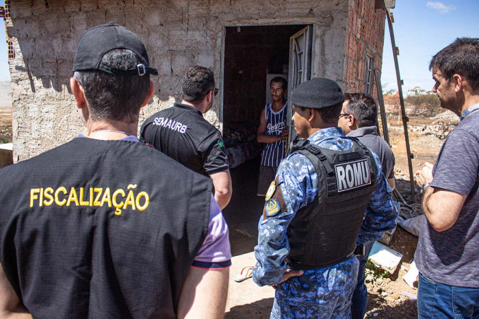 Prefeitura de Juazeiro realiza ação de ordenamento em áreas públicas ocupadas irregularmente