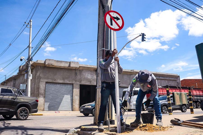 Prefeitura de Juazeiro realiza sinalização das vias que terão o trânsito modificado no entorno das obras da Travessia Urbana