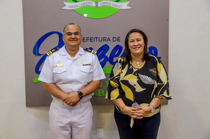 Suzana Ramos recebe novo comandante da marinha e reafirma o compromisso em contribuir positivamente com a instituição