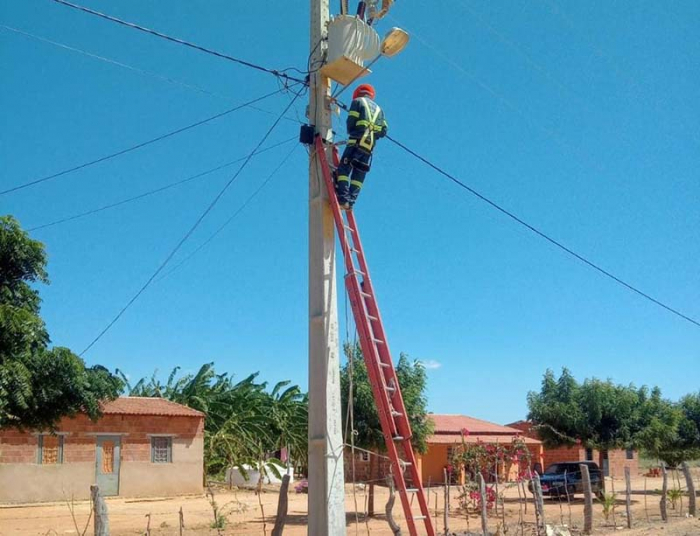 Juazeiro avança com os serviços de ampliação e manutenção da iluminação pública no interior do município