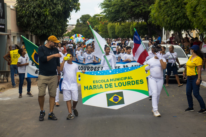 Desfiles cívicos de escolas municipais movimentaram Juazeiro neste sábado