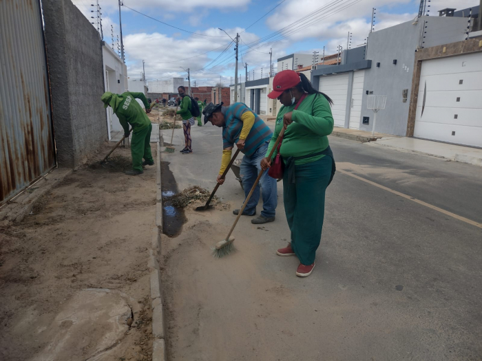 Prefeitura de Juazeiro avança com frentes de limpeza e manutenção na sede e interior