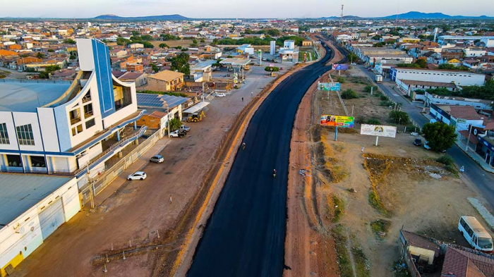 Travessia Urbana: obras avançam e trecho da BR-235 começa a receber pavimentação asfáltica