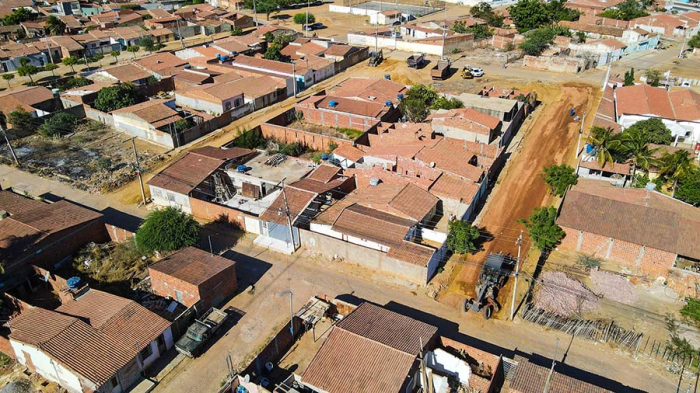 Gestão Suzana Ramos inicia pavimentação no bairro Quidé aguardada há anos e moradores comemoram