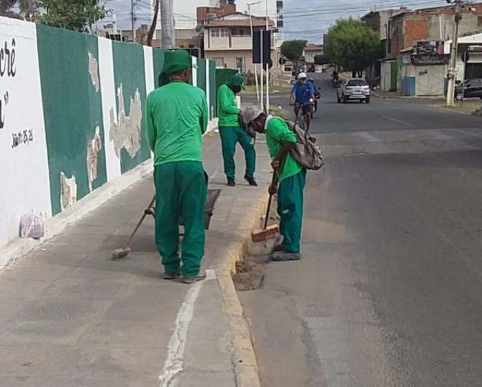 Prefeitura de Juazeiro intensifica ações diárias de limpeza pública