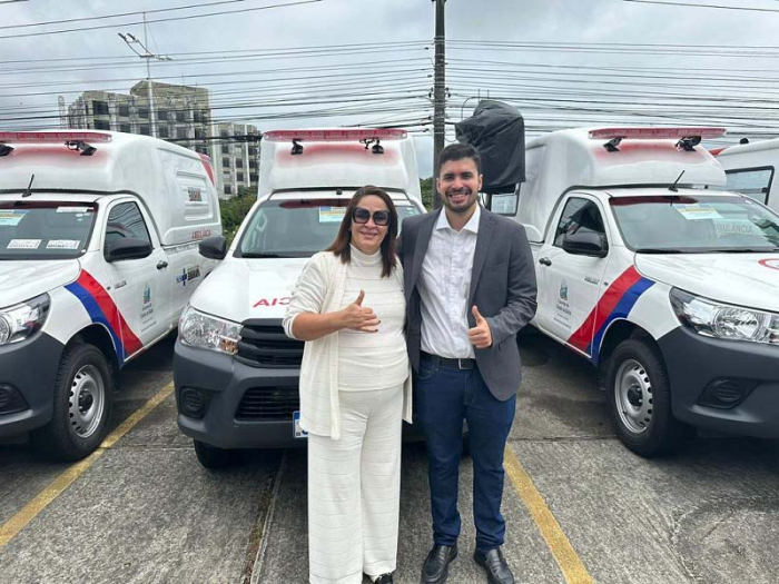 Prefeita Suzana Ramos recebe ambulância nova adquirida com emenda do deputado Jordávio Ramos