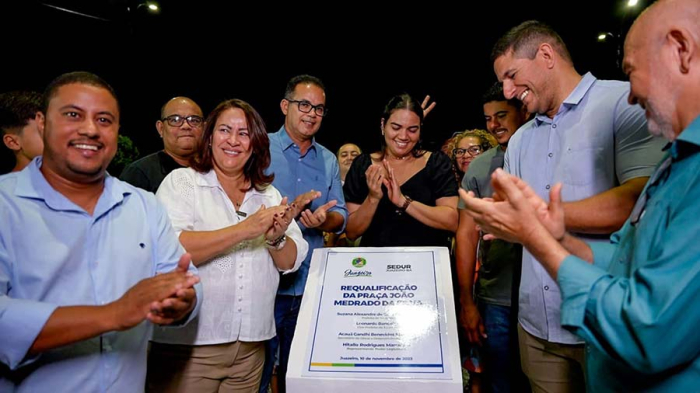 Em clima de festa, prefeita Suzana Ramos entrega praça e assina ordem de serviço para mais uma praça no Dom José Rodrigues