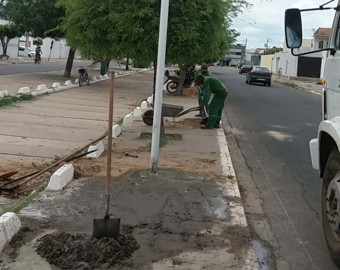 Prefeitura de Juazeiro inicia instalação de novas torres de iluminação na Avenida Luiz Inácio Lula da Silva