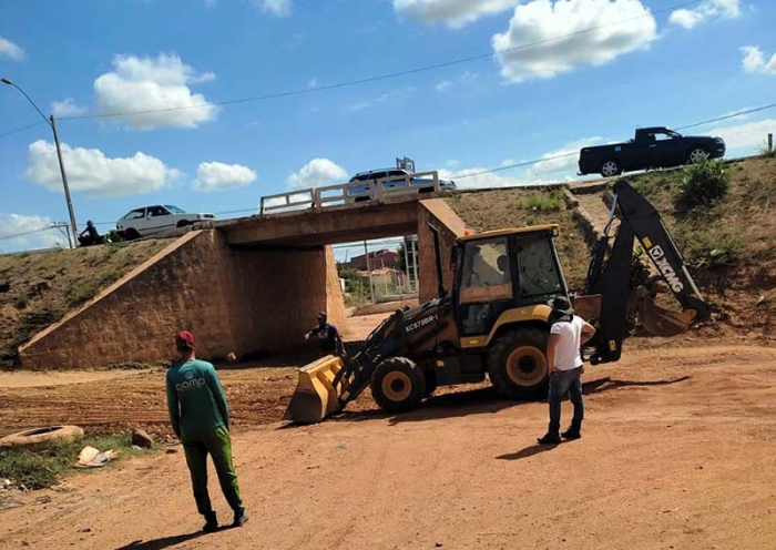 Em Juazeiro, pontilhão usado como desvio da Travessia Urbana recebe cascalhamento