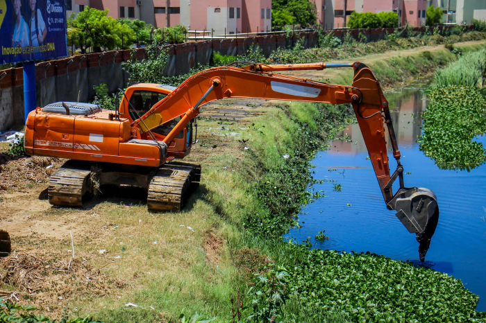 Juazeiro intensifica limpeza de canais de água pluvial para prevenir alagamentos