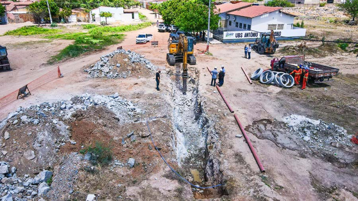 Obra de saneamento do bairro Antônio Guilhermino está a todo vapor