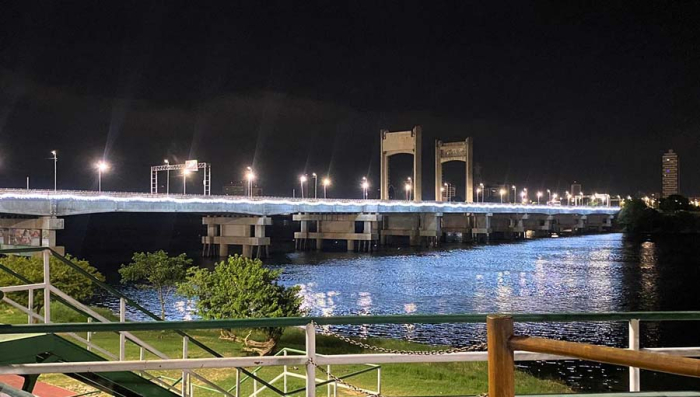 Juazeiro implanta iluminação especial para festividades de final do ano na Ponte Presidente Dutra