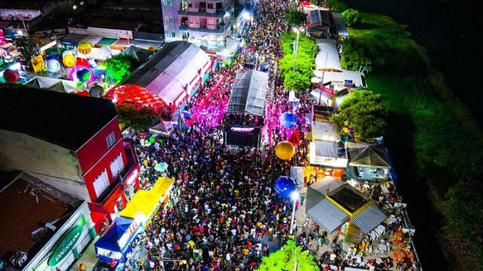 Axé, irreverência, alegria e entrega da chave da cidade a corte momesca marcam a primeira noite do Carnaval de Todos em Juazeiro