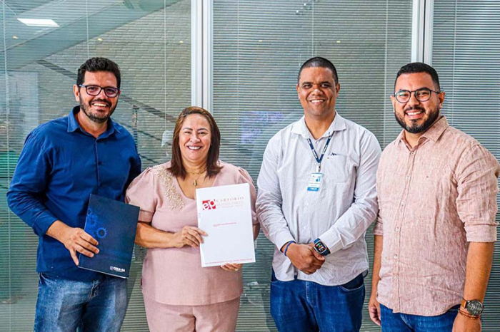 Prefeita Suzana Ramos assina escritura e oficializa doação de terreno para o Crea-BA