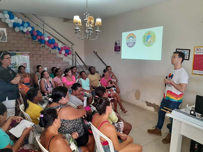 Palestra sobre combate à homotransfobia é realizada no CRAS em Juazeiro