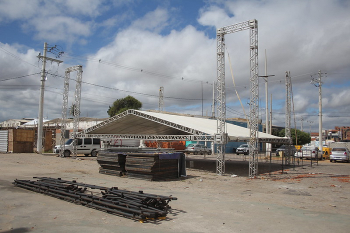 Prefeitura de Juazeiro inicia montagem da estrutura do Santo Antônio das Tradições na Orla II