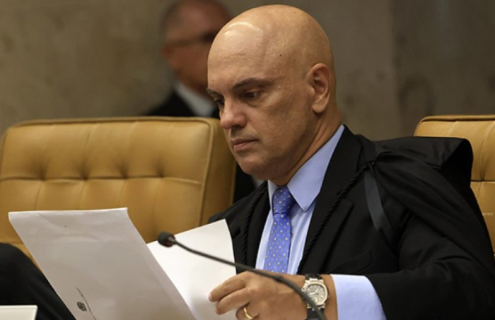 Moraes contraria ala do STF ao tirar decisão sobre suspensão do X do plenário da corte