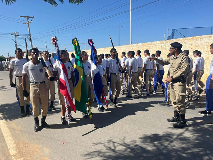 Colégio da Polícia Militar de Juazeiro se prepara para o desfile de 7 de Setembro