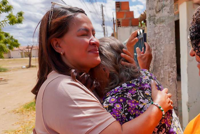 Suzana é recebida com entusiasmo pelos moradores do João Paulo II e da empresa Special Fruit